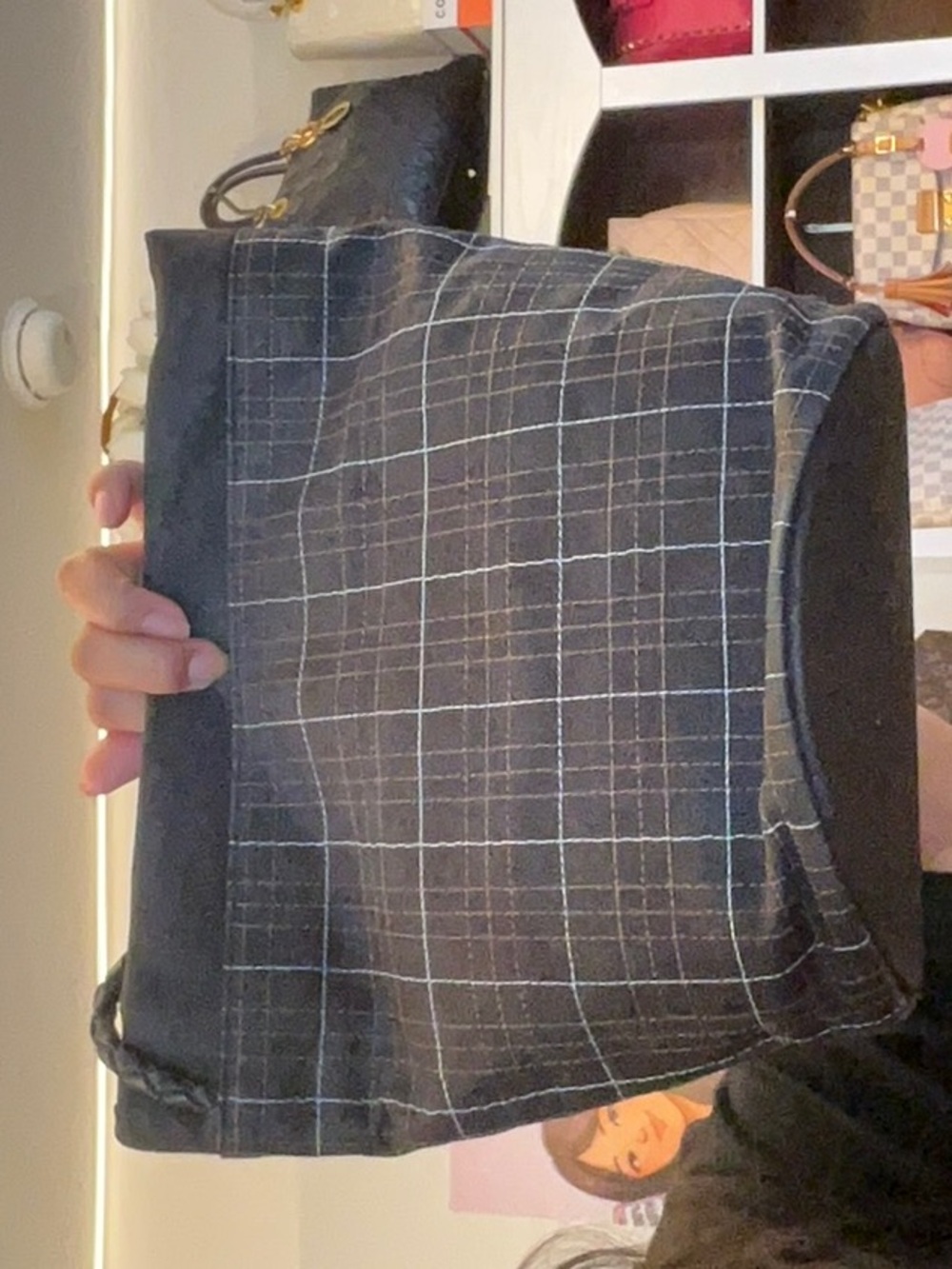 17. Burberry  sold as is Desc in live no cancel/returns
